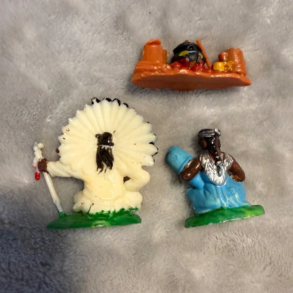 Vintage Plastic Cake Topper Lot of 5 Native American Totem Figures‎